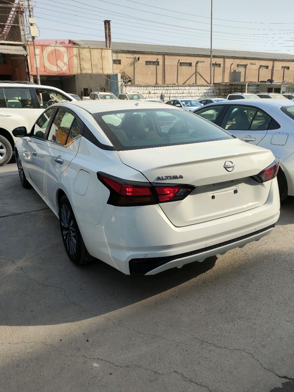 نيسان ألتيما